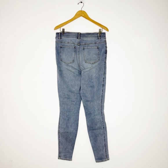 SPANX Skinny Pull On Jeans Light Wash Size L Tall 12/14 Style 20275T - Picture 3 of 10
